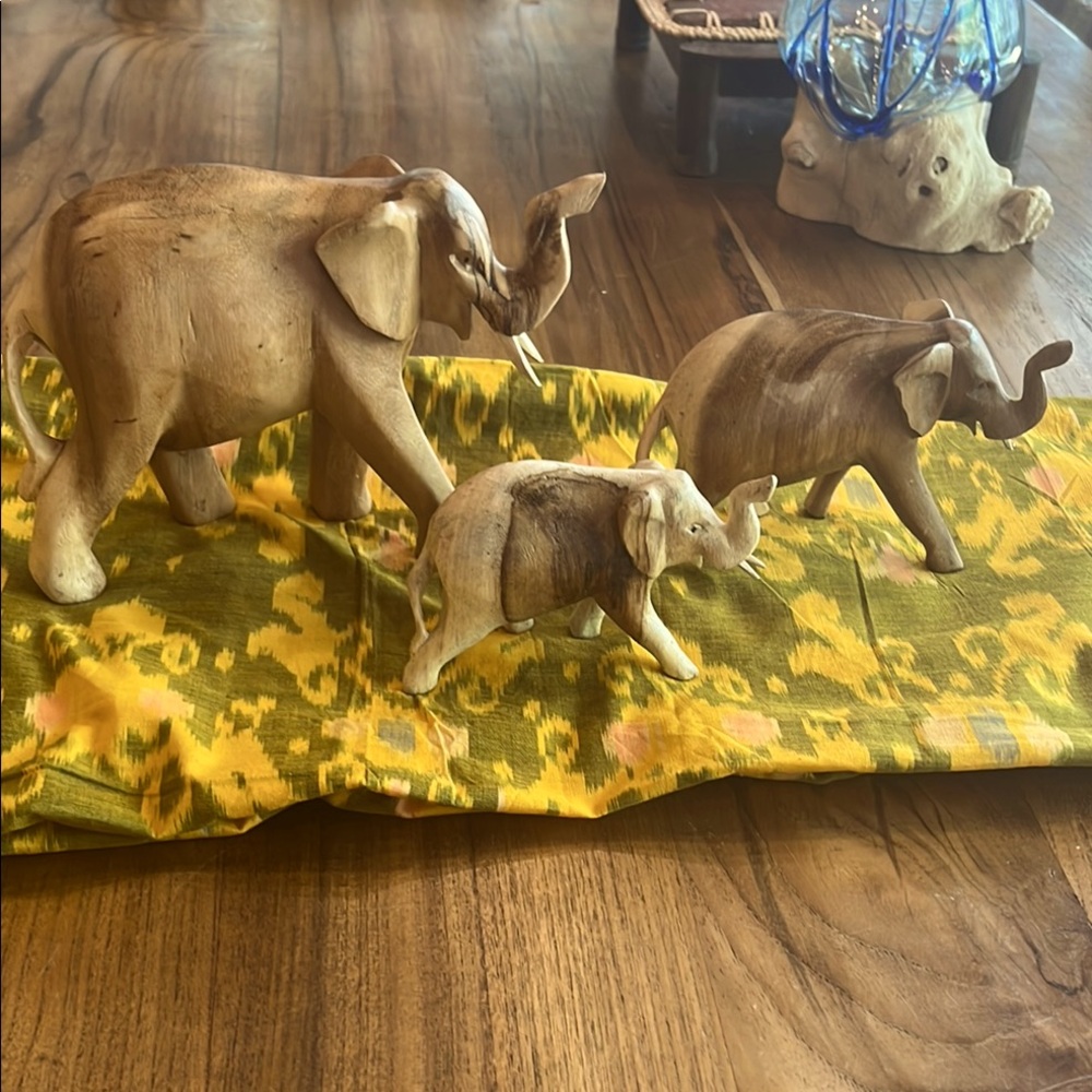 Wooden Elephant Figurines Set